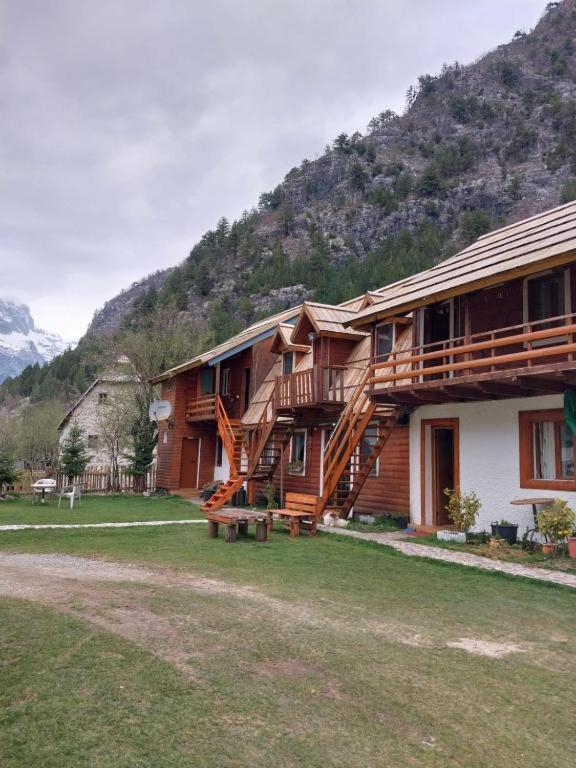 Zariklis Hotel Theth Bagian luar foto