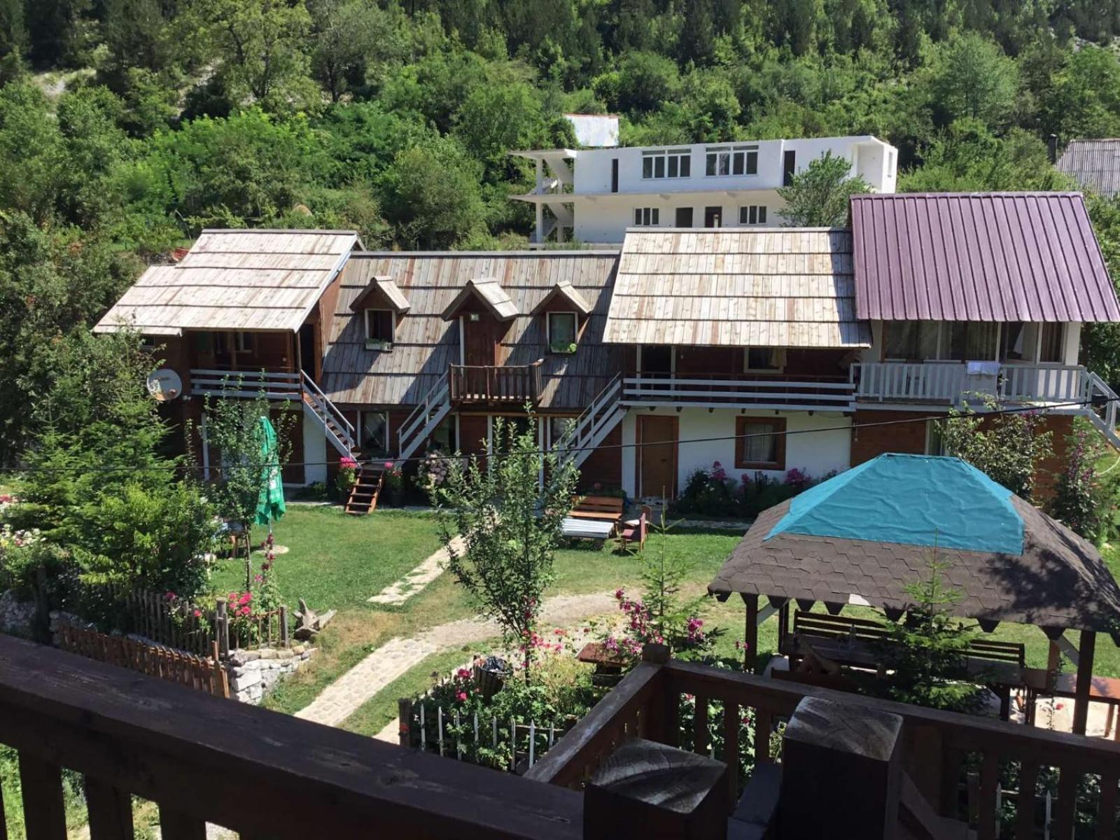 Zariklis Hotel Theth Bagian luar foto