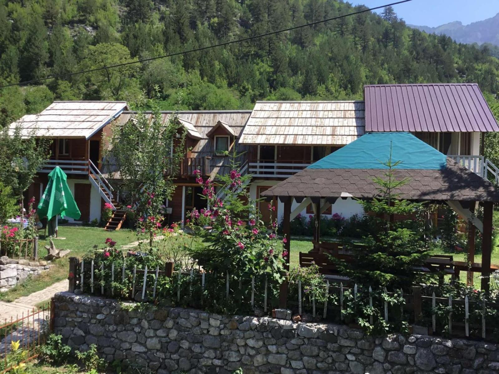 Zariklis Hotel Theth Bagian luar foto