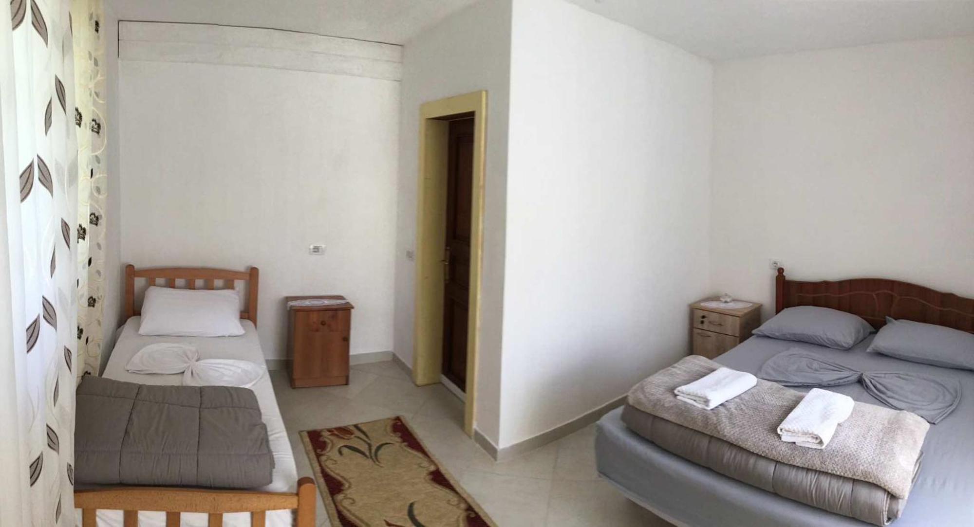 Zariklis Hotel Theth Bagian luar foto